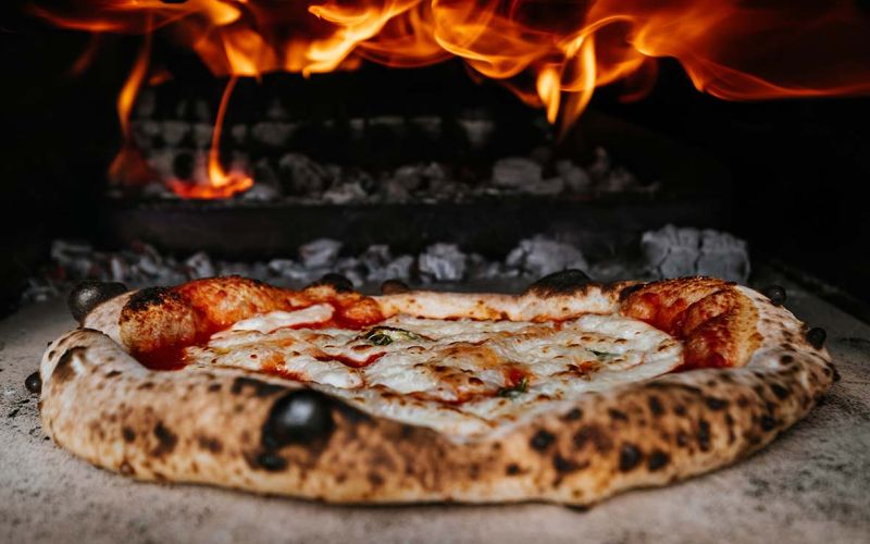 Origini e storia della vera pizza napoletana